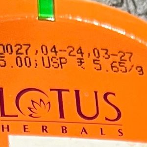 Lotus Herbal UV SCREEN Matte Gel - SPF 50