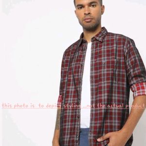 Indian Terrain Men Checkered Casual Slim Fit Shirt