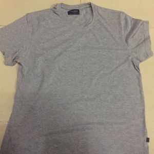 grey branded tshirt
