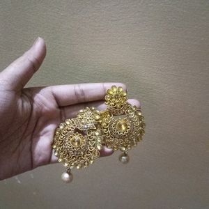 Earrings And Maangtika