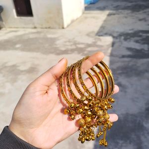 GOLDEN METAL BANGLES WITH GHUNGHROO