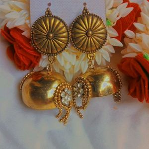 Beautiful Golden Colour Jhumka Earrings For Women