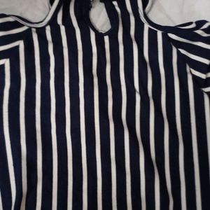 Striped Top With Neck Curved