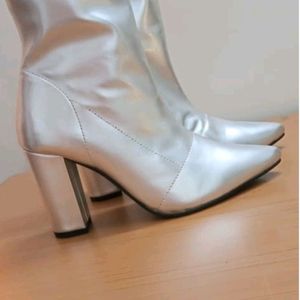 Adorable Women Silver Boots Size 38