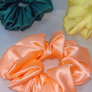 Retro Fluff Scrunchie