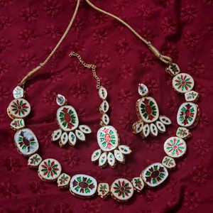 Sleek Kundan Choker Set