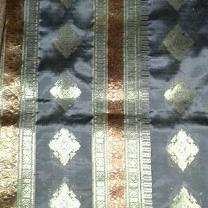 Premium Silk Banarasi Saree. No Blouse.