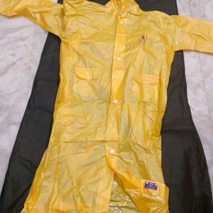 Raincoat For Unisex... Medium Size  ..
