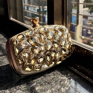 GOLDEN FESTIVE SLING BAG