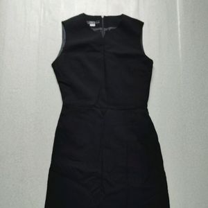 Black Sleeveless Fitted Dress