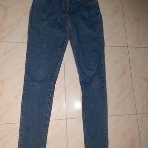 LEVIS SKINNY JEANS