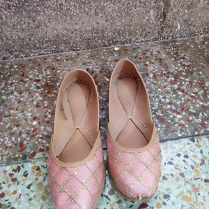 Ethnic Jutis For Women