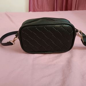 SLING BAG