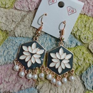 Grey And White Rosegold Decent Jhumka Earnings