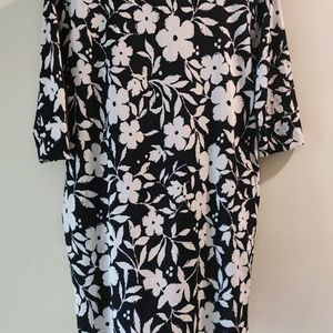 Black N White Long Top With Pockets.Size XL