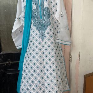 new Lucknowi Kurti set with Shiffon dupatta not worn even once no defects at all