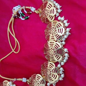 Gold And Pearl Jewellery Set With Tikka