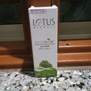 Lotus Herbal Face Whitening Gel Cream