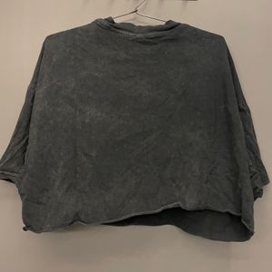 New Without Tag Cropped Baggy Tshirt