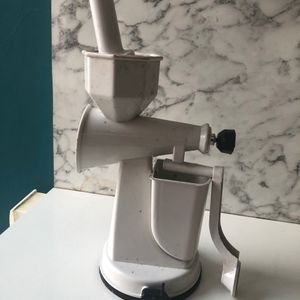 New Unused Fruit Juicer