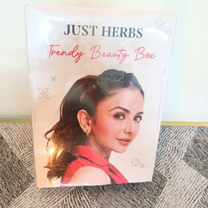 Just Herbs Trendy Beauty Box - MakeUp Kit