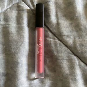 HUDA Beauty Liquid Matte Lipstick -Icon