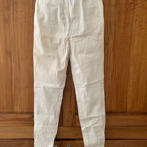 New white fit pant with no damage