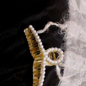 Korean White Pearl Clucher Or Clip