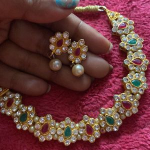 TRADITIONAL CHOKER SET WITH PEARLS