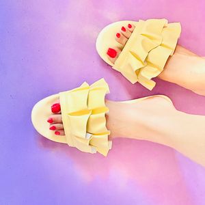 The yellow frill flats