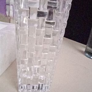 HEAVY FLOWER VASE MADE OF GLASS