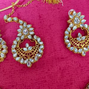 Beautiful Kundan Necklace With Mangtika