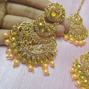 (Diwali Sale🪔) Golden Earrings And Tikka Set