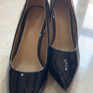 Black Heeled Pumps