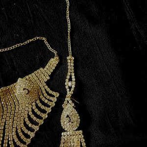 White Stones Golden Necklace Set..