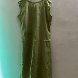 Green Sleevless Kurta With Straight pant