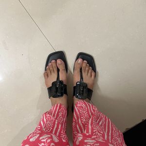 Vishudh Black Flats New