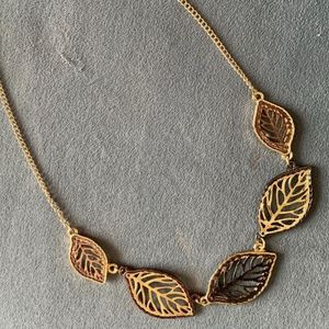 5 Leaves Neckpiece from USA 🇺🇸