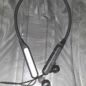 Bluetooth Neckband Boat Rockerz 525.