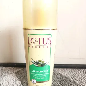 Lotus Herbals Alphamoist Oil Free Moisturizer