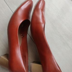 Price 🔽🔽Classy Formal Heels Unique Brick Color