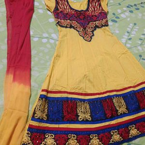 Yellow Embroidered Kurta Set For Women