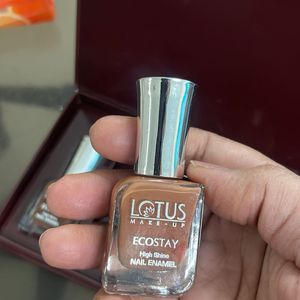 Lotus Herbals Nail enamel