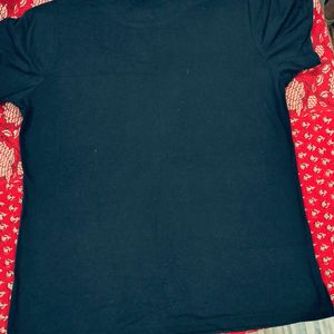 Black t-shirt with round neck size xxl