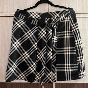 Black Mini Pleated Skirt (Waist 33-34)