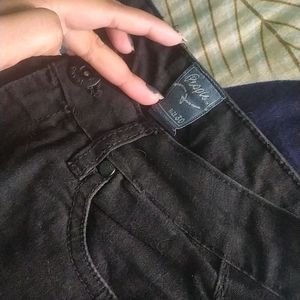 Off Black Jeans (Knee Cut)