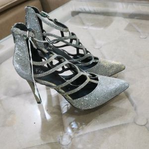 Beautiful Grey Heel