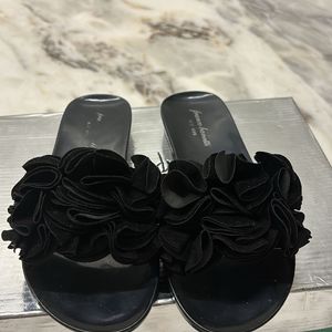 New Blck Slipper Selling Due To Size Issue