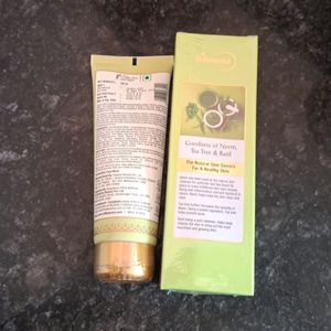 St. Botanica Face Wash