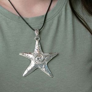 Y2k Swirl Starfish Pendant<3